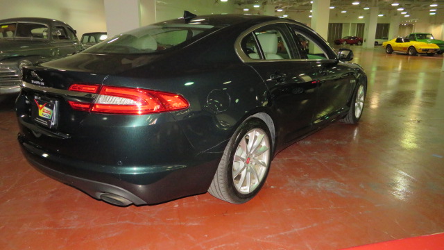 13th Image of a 2015 JAGUAR XF