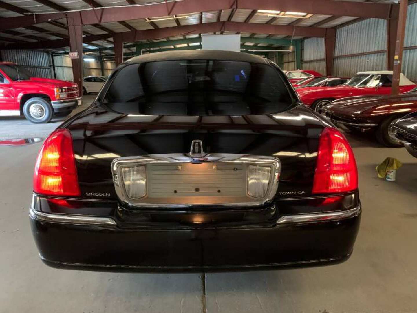 2nd Image of a 2011 LINCOLN CONTINENTAL
