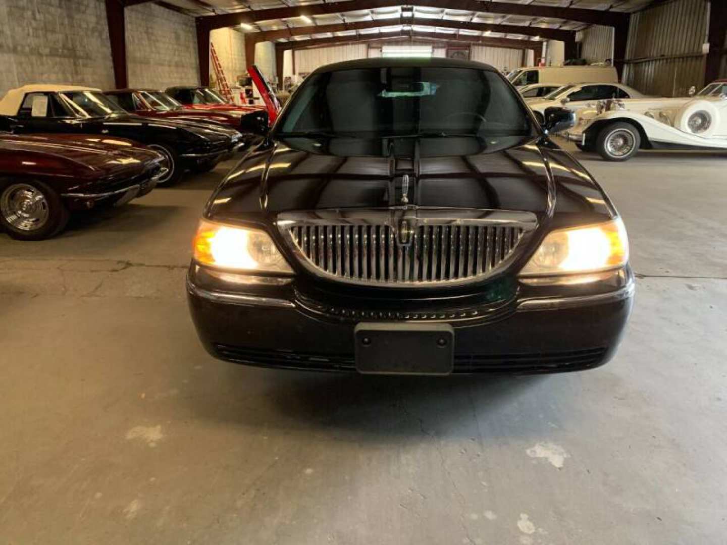 25th Image of a 2011 LINCOLN CONTINENTAL