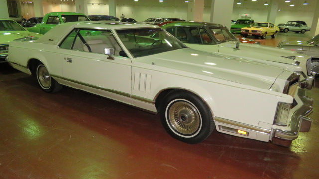 2nd Image of a 1979 LINCOLN MARK V