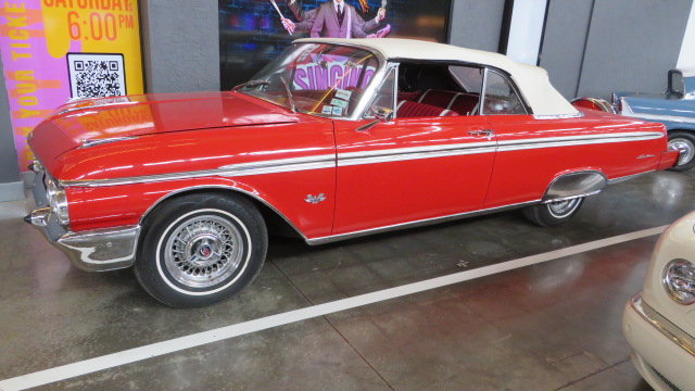 2nd Image of a 1962 FORD SKYLINER