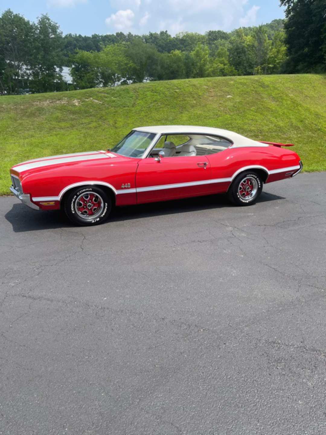 2nd Image of a 1970 OLDSMOBILE 442