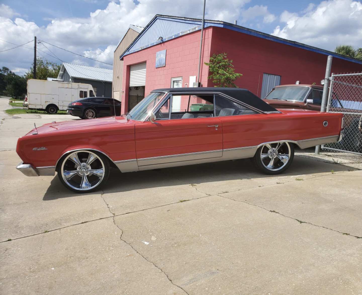 2nd Image of a 1967 PLYMOUTH SATELLITE