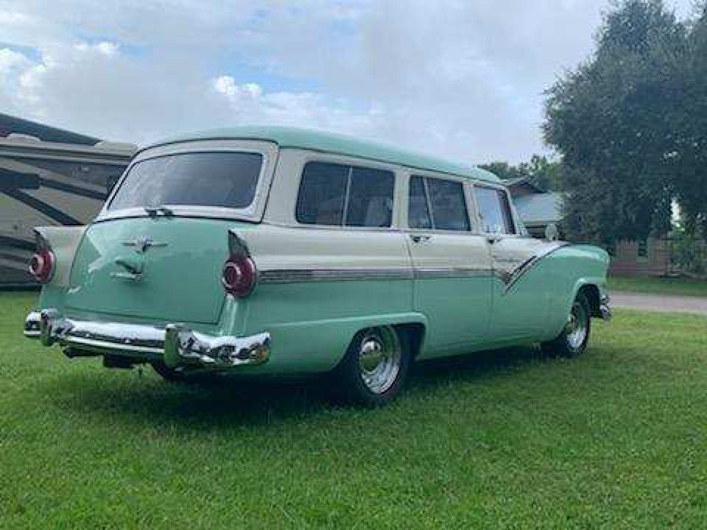 3rd Image of a 1956 FORD COUNTRY SEDAN