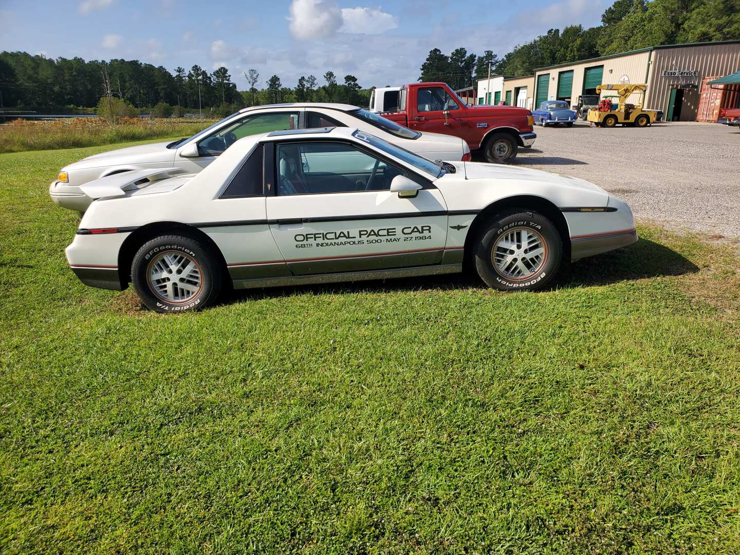 0th Image of a 1984 PONTIAC FIERO SE