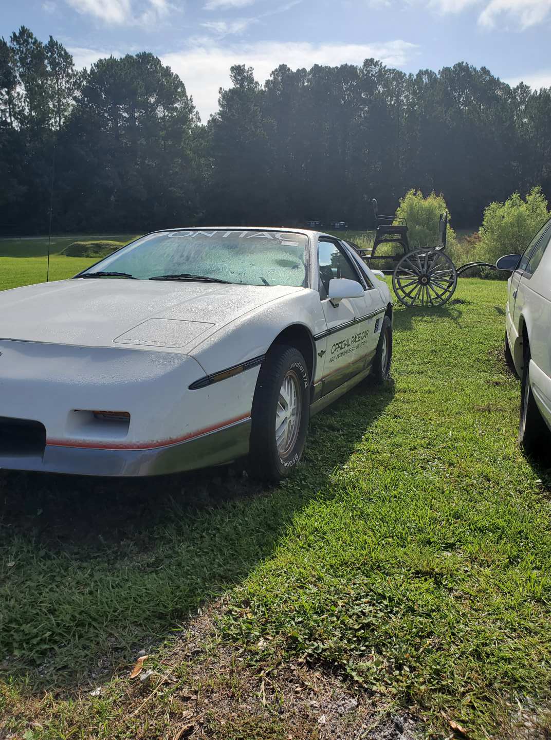 3rd Image of a 1984 PONTIAC FIERO SE