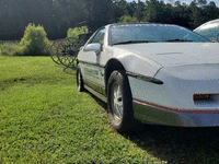 Image 2 of 7 of a 1984 PONTIAC FIERO SE