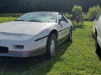 Image 4 of 7 of a 1984 PONTIAC FIERO SE