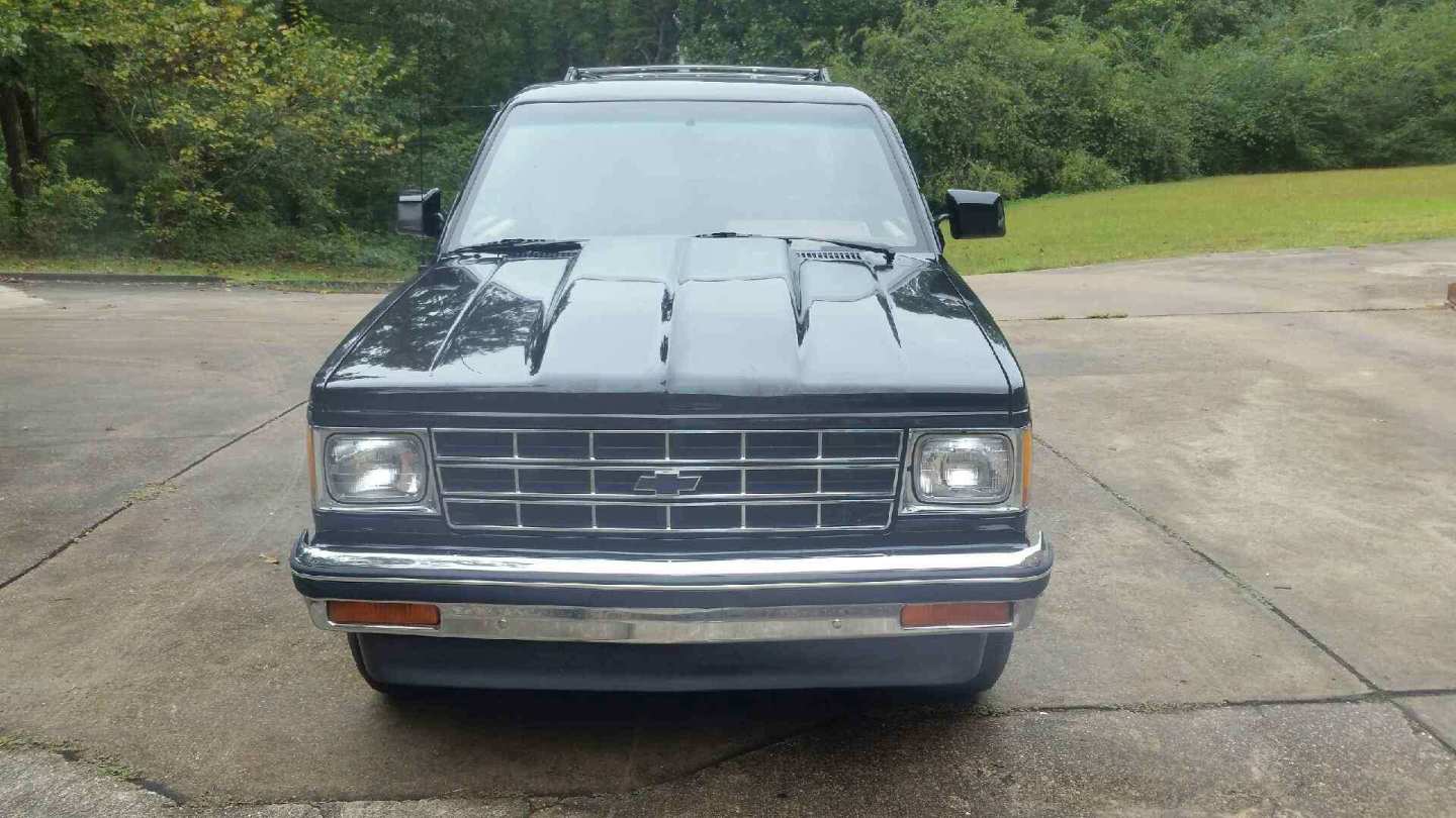 1st Image of a 1988 CHEVROLET BLAZER S10