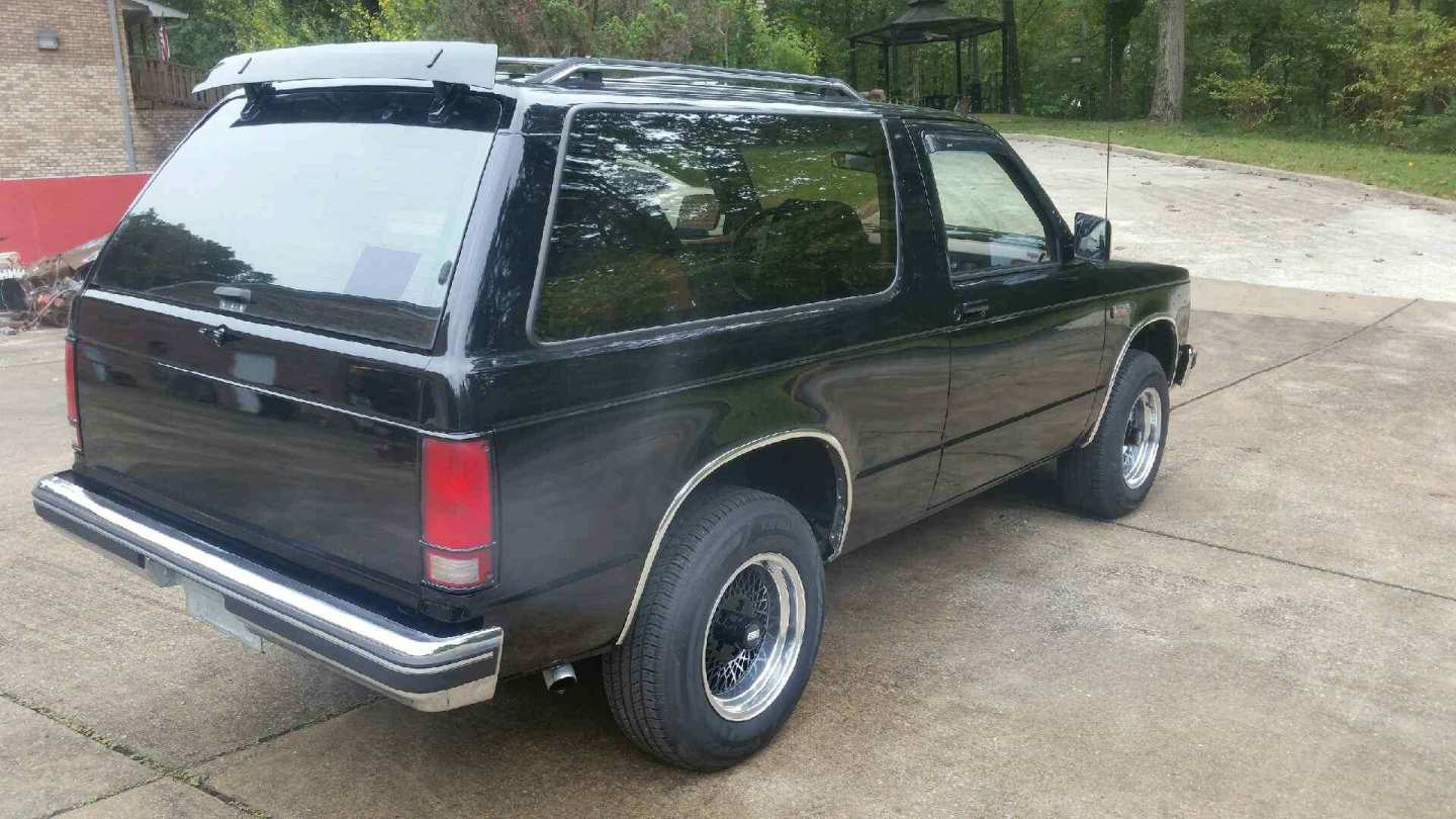 2nd Image of a 1988 CHEVROLET BLAZER S10