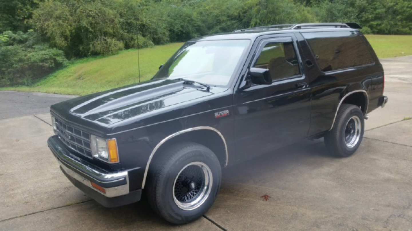 3rd Image of a 1988 CHEVROLET BLAZER S10