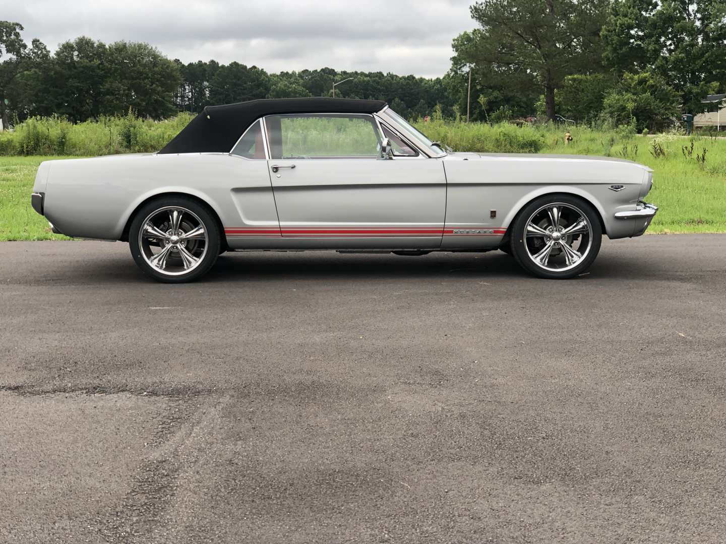 3rd Image of a 1965 FORD MUSTANG