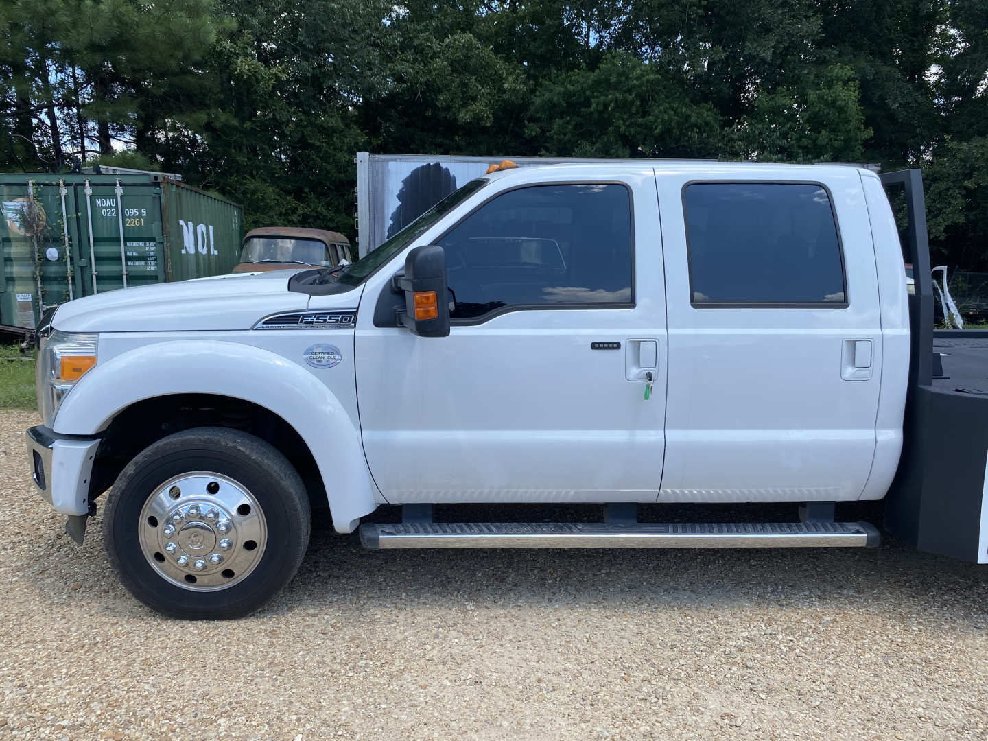 3rd Image of a 2011 FORD F-550 F SUPER DUTY