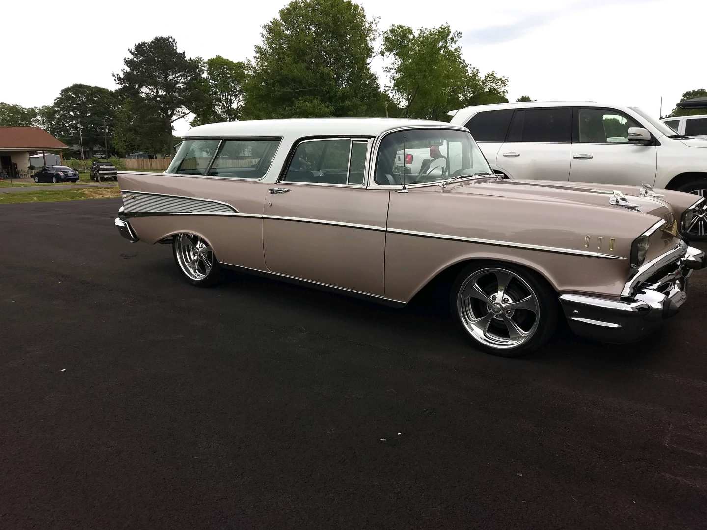 2nd Image of a 1957 CHEVROLET NOMAD