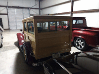 Image 4 of 5 of a 1932 FORD WOODY