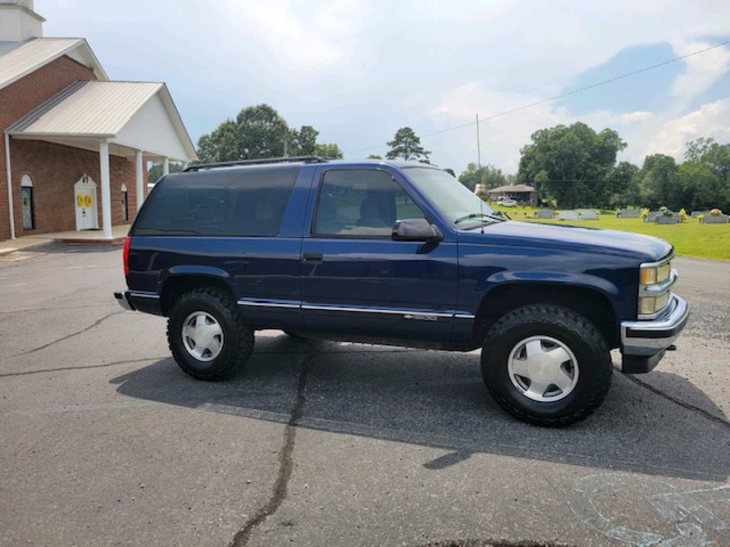 1st Image of a 1996 CHEVROLET TAHOE