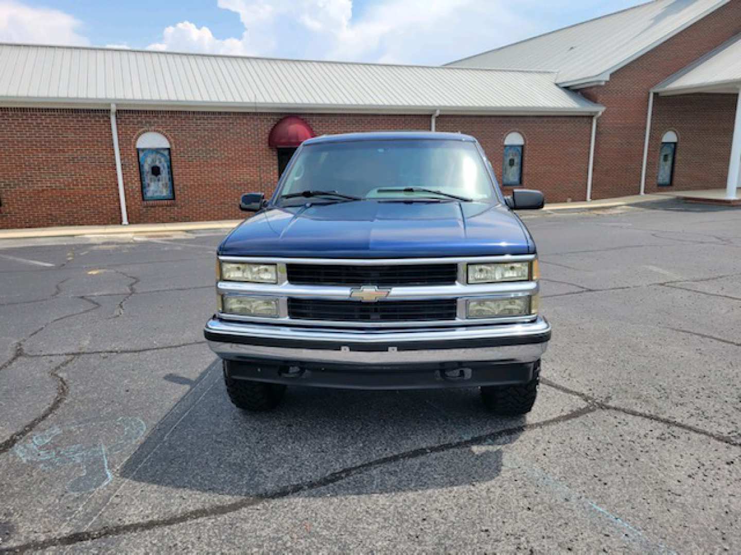 2nd Image of a 1996 CHEVROLET TAHOE