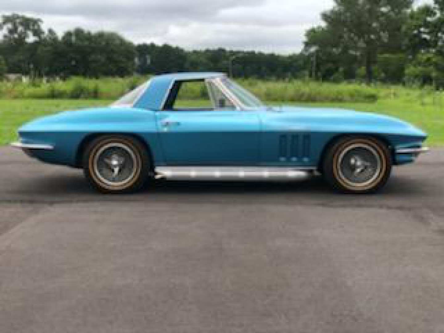 2nd Image of a 1965 CHEVROLET CORVETTE