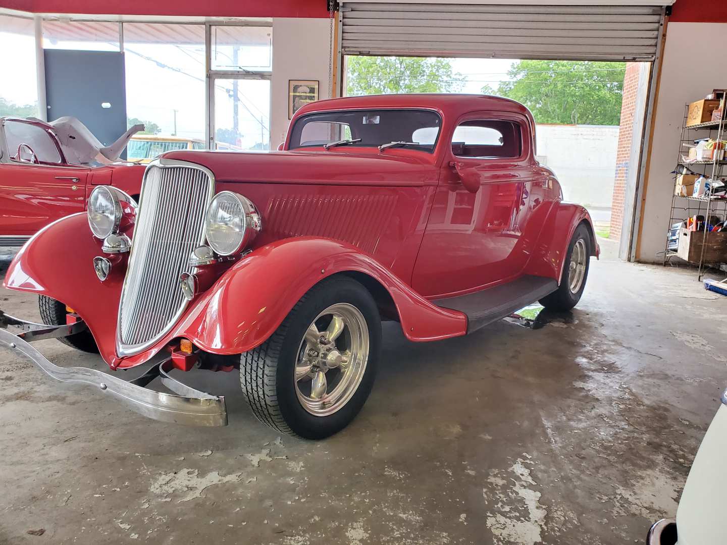 2nd Image of a 1933 FORD DELUXE