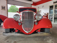 Image 2 of 14 of a 1933 FORD DELUXE