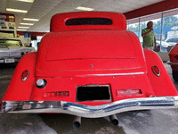 Image 4 of 14 of a 1933 FORD DELUXE