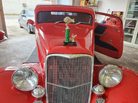 Image 5 of 14 of a 1933 FORD DELUXE