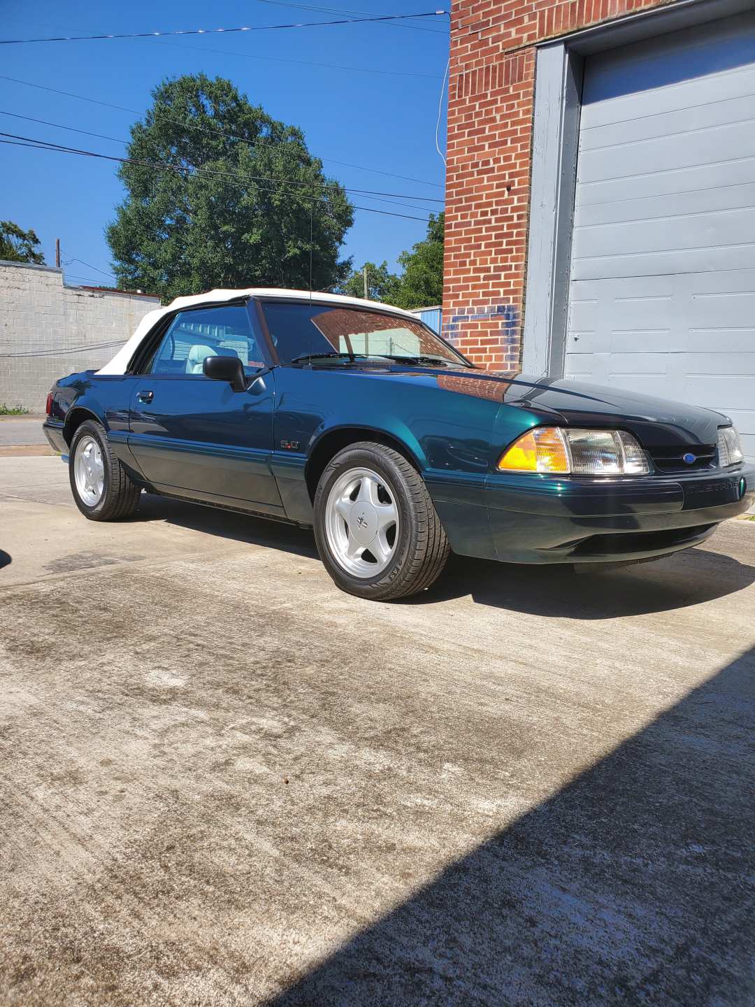 2nd Image of a 1992 FORD MUSTANG LX