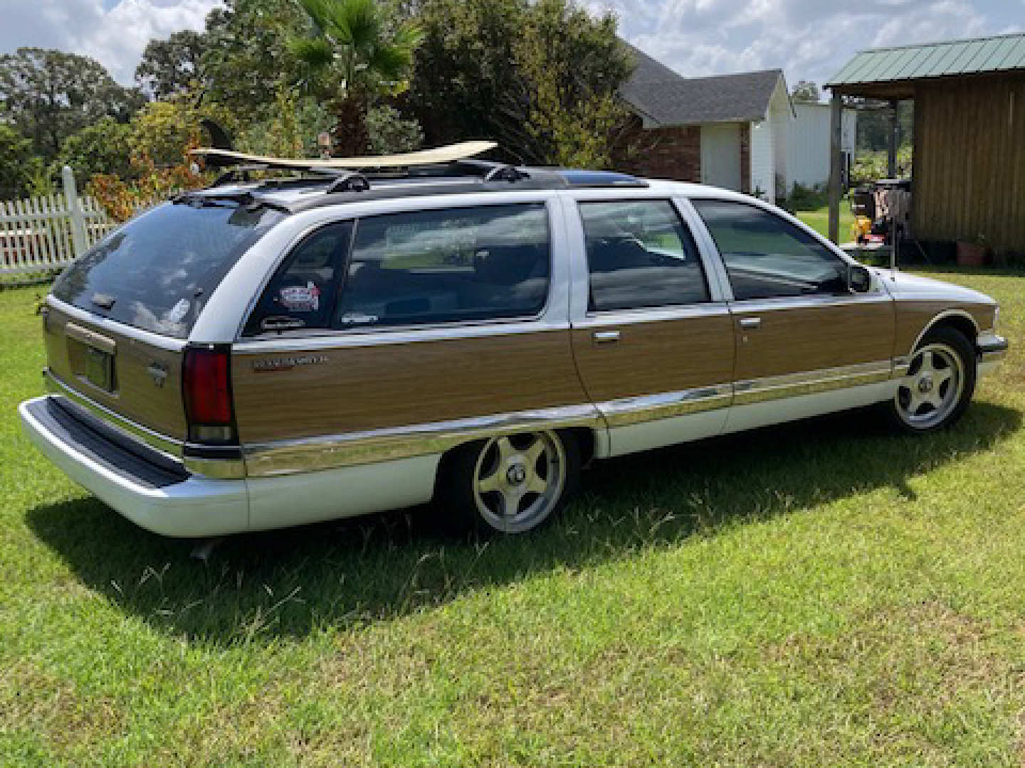2nd Image of a 1995 BUICK ROADMASTER ESTATE WAGON