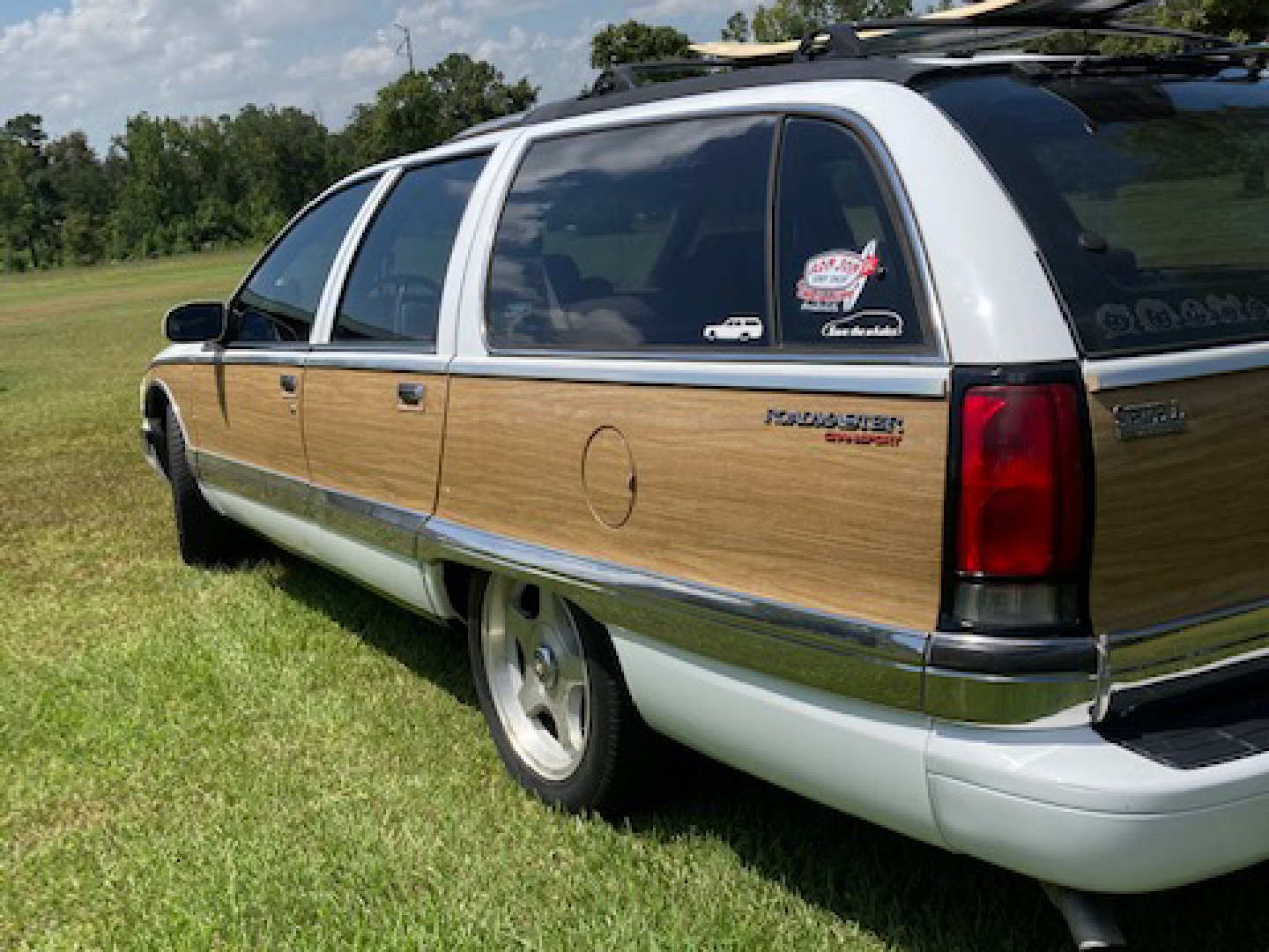 3rd Image of a 1995 BUICK ROADMASTER ESTATE WAGON