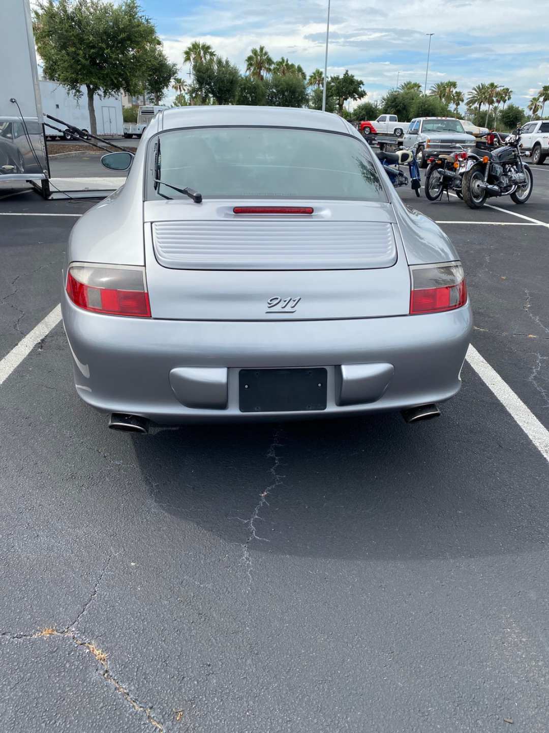 2nd Image of a 2004 PORSCHE 911