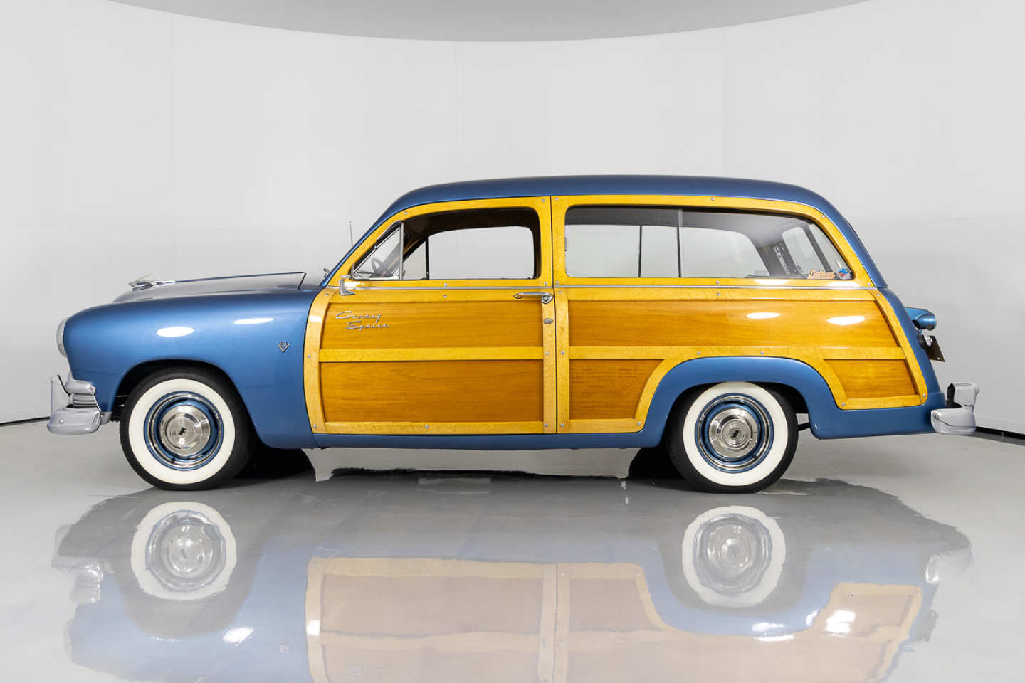 2nd Image of a 1951 FORD COUNTRY SQUIRE