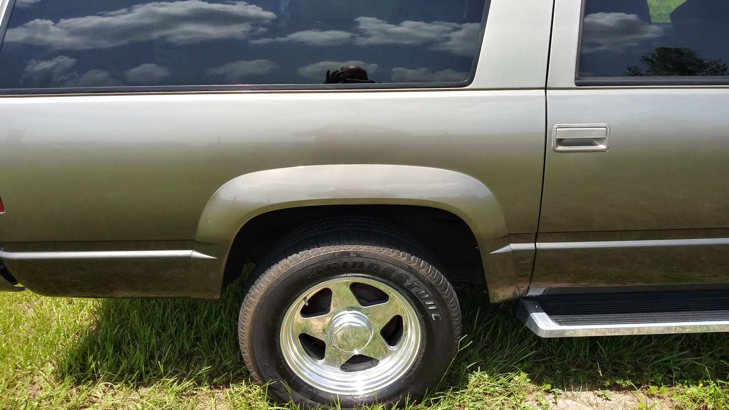 3rd Image of a 1999 GMC SUBURBAN K2500