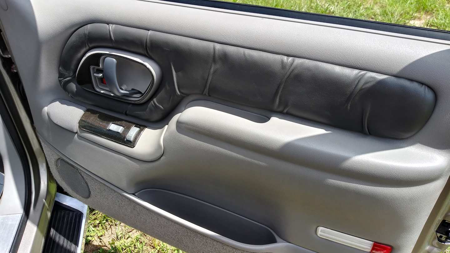 13th Image of a 1999 GMC SUBURBAN K2500