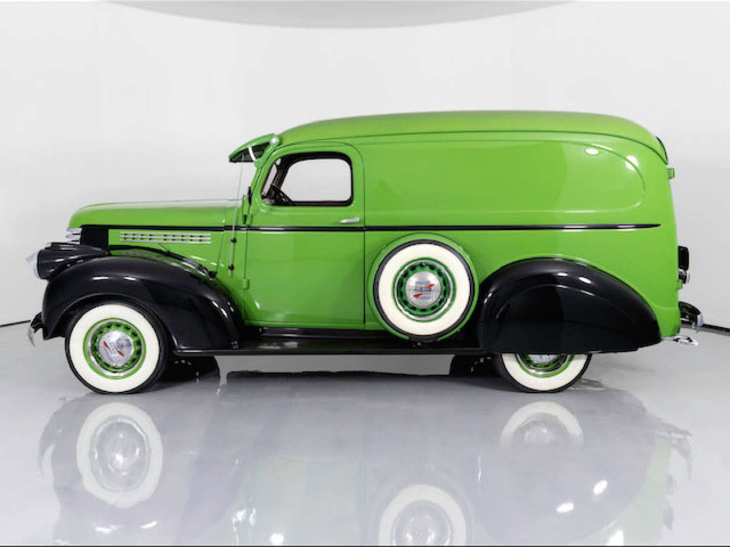 2nd Image of a 1946 CHEVROLET PANEL TRUCK