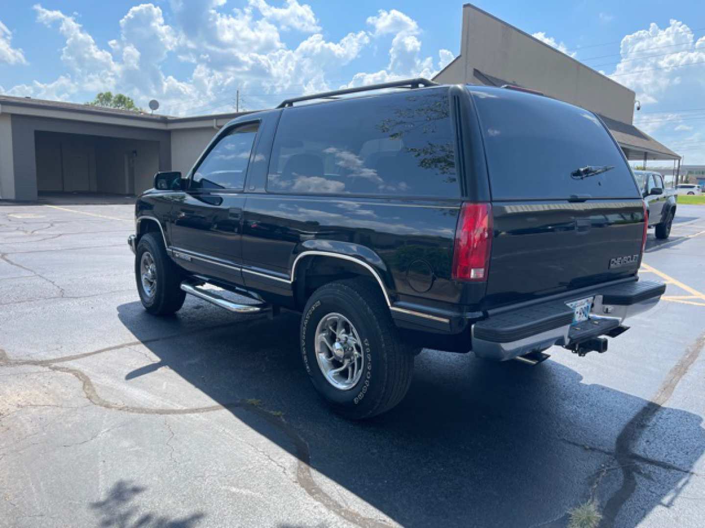 1st Image of a 1998 CHEVROLET TAHOE