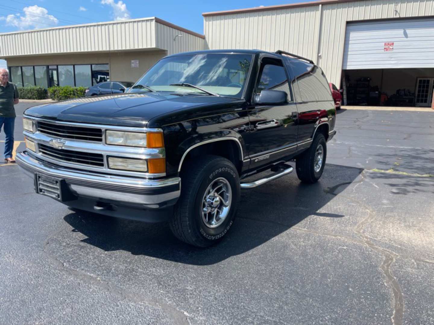 2nd Image of a 1998 CHEVROLET TAHOE