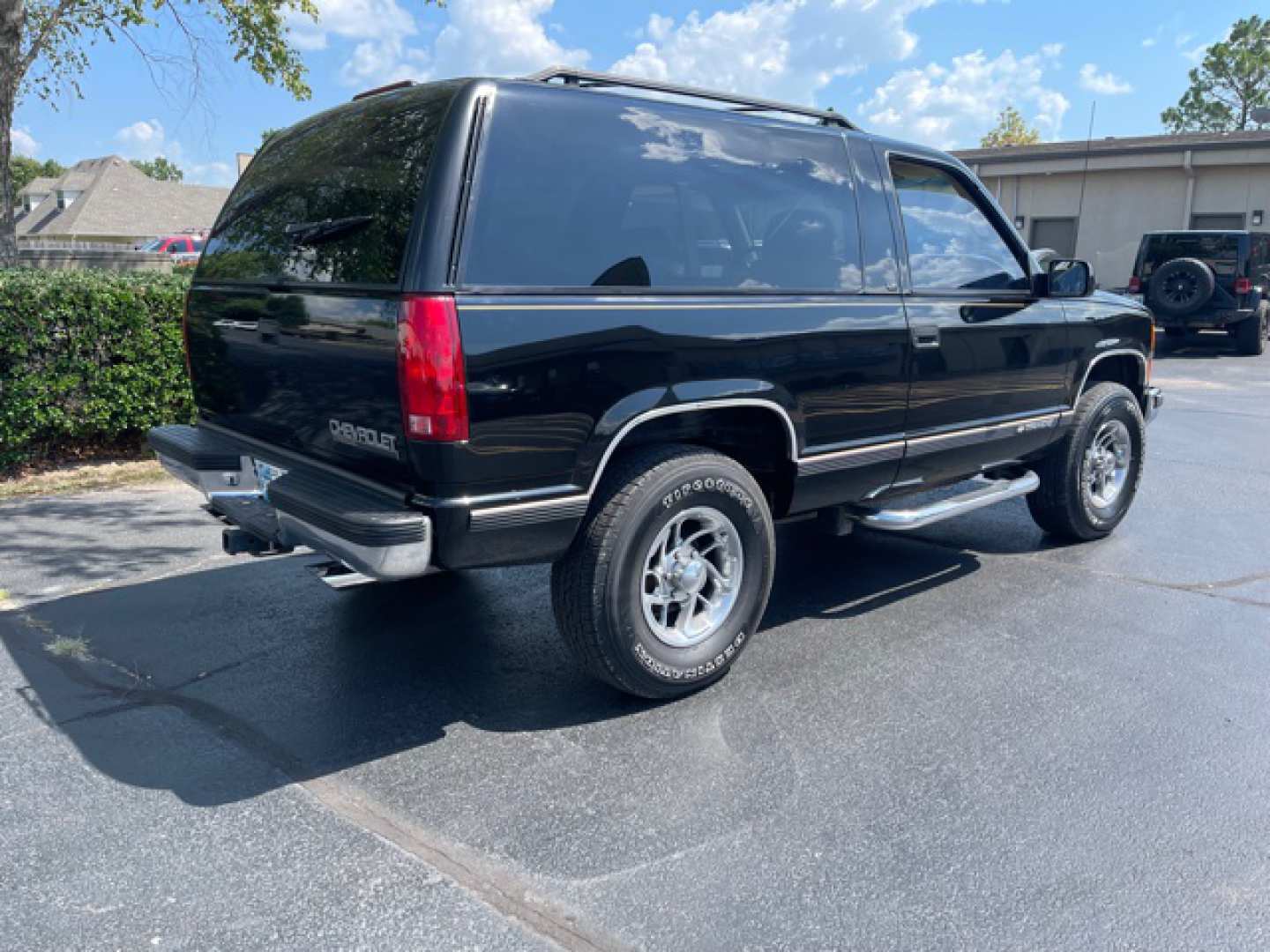 3rd Image of a 1998 CHEVROLET TAHOE