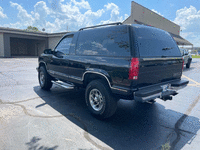 Image 2 of 8 of a 1998 CHEVROLET TAHOE