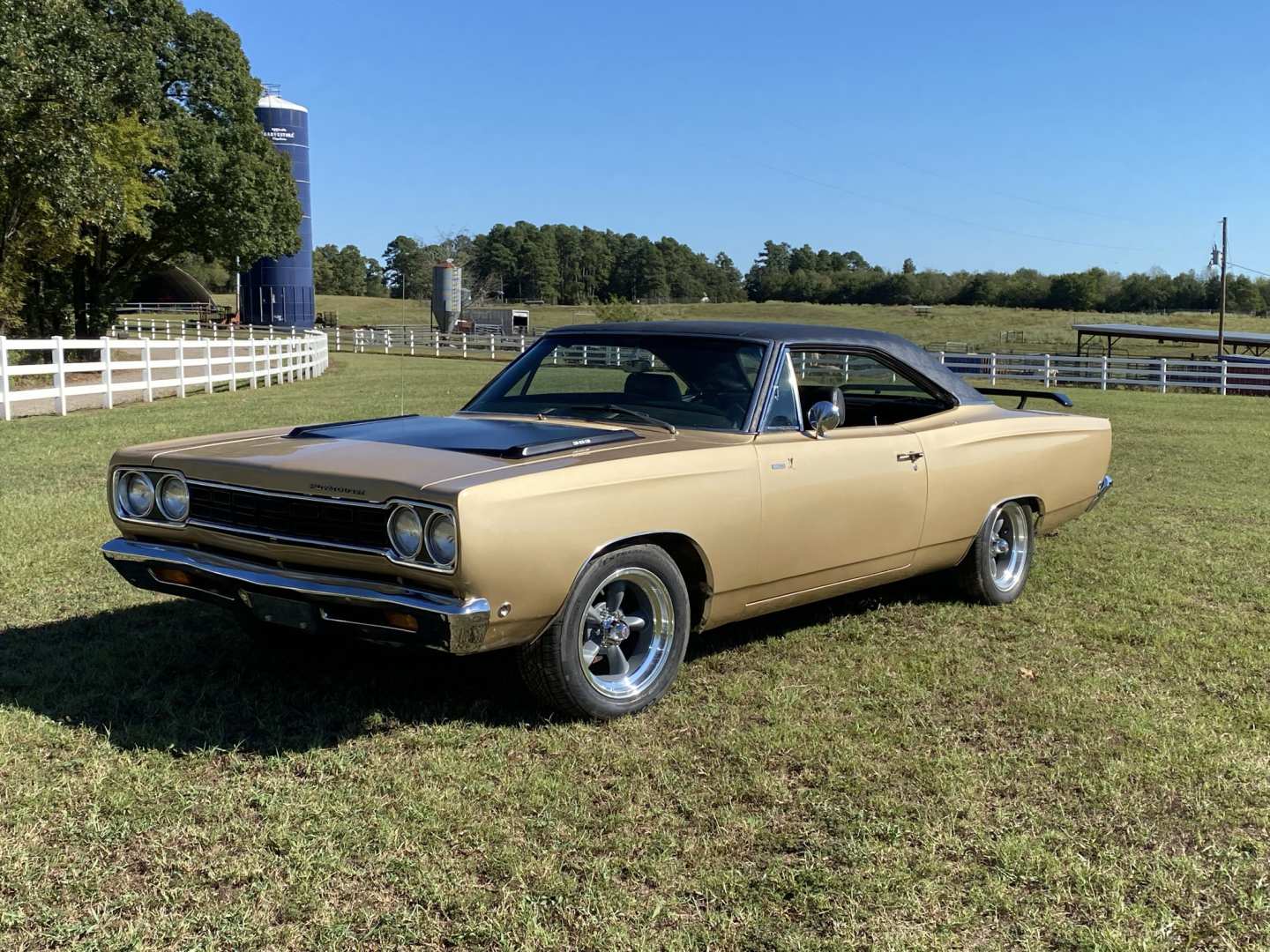 2nd Image of a 1968 PLYMOUTH ROADRUNNER