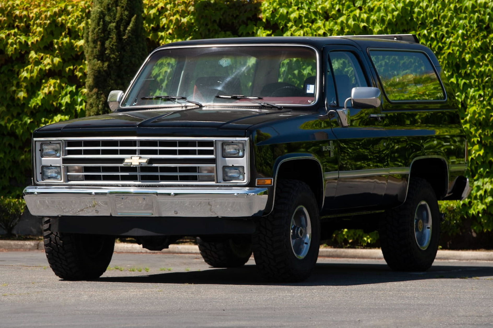 1st Image of a 1985 CHEVROLET BLAZER 1/2 TON; K5/K10