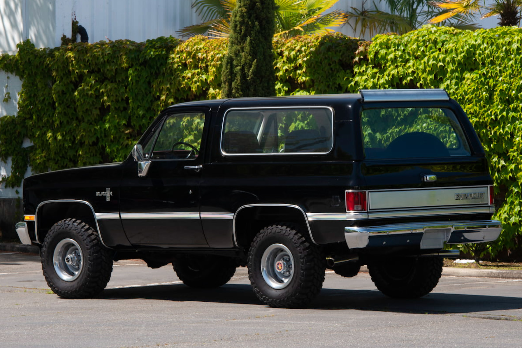 5th Image of a 1985 CHEVROLET BLAZER 1/2 TON; K5/K10