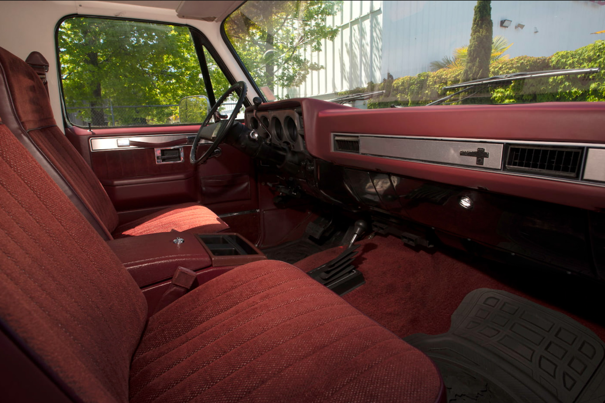 16th Image of a 1985 CHEVROLET BLAZER 1/2 TON; K5/K10