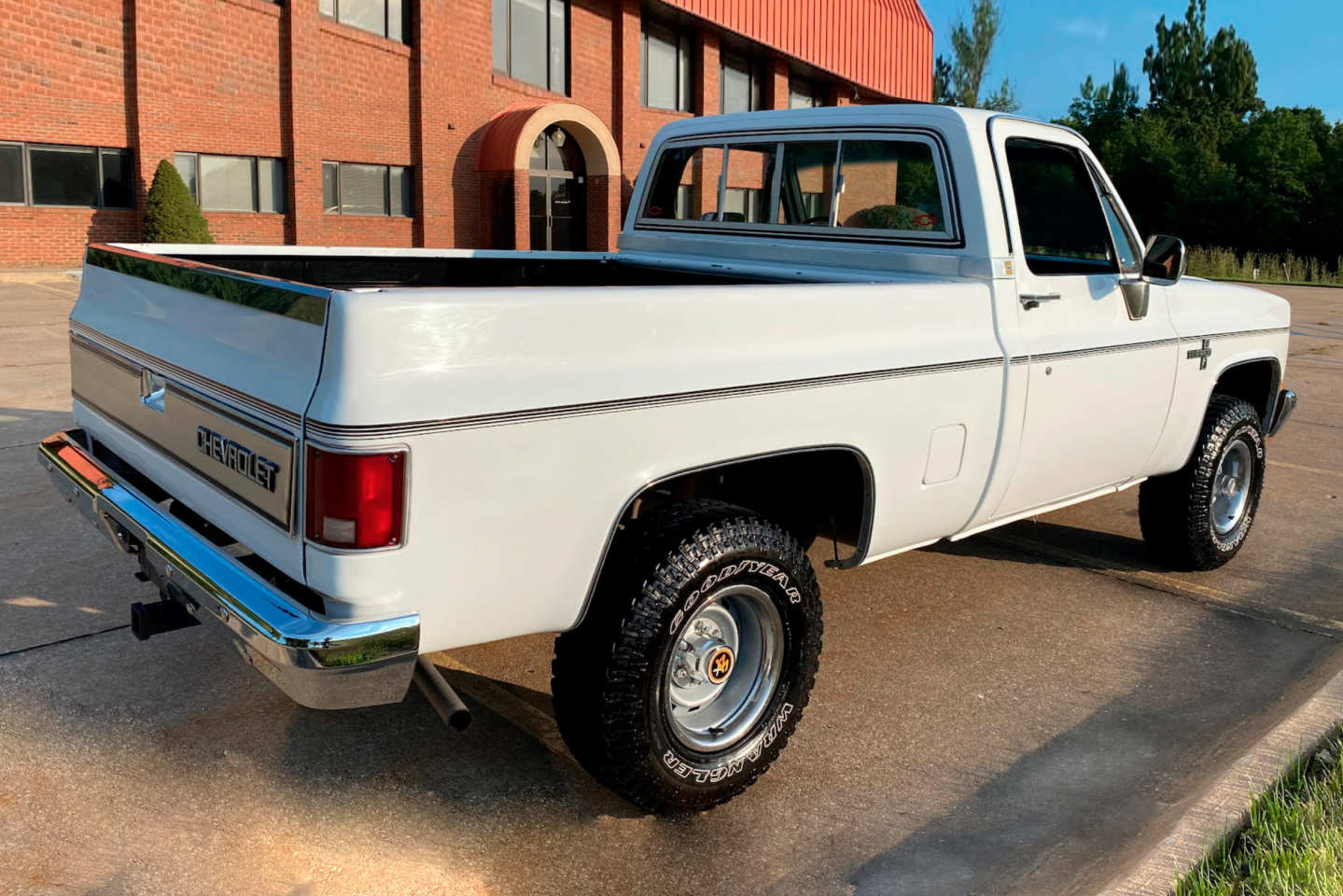 3rd Image of a 1985 CHEVROLET K10