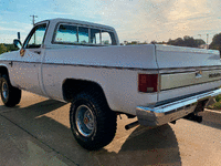 Image 3 of 28 of a 1985 CHEVROLET K10
