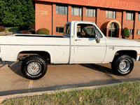 Image 11 of 28 of a 1985 CHEVROLET K10