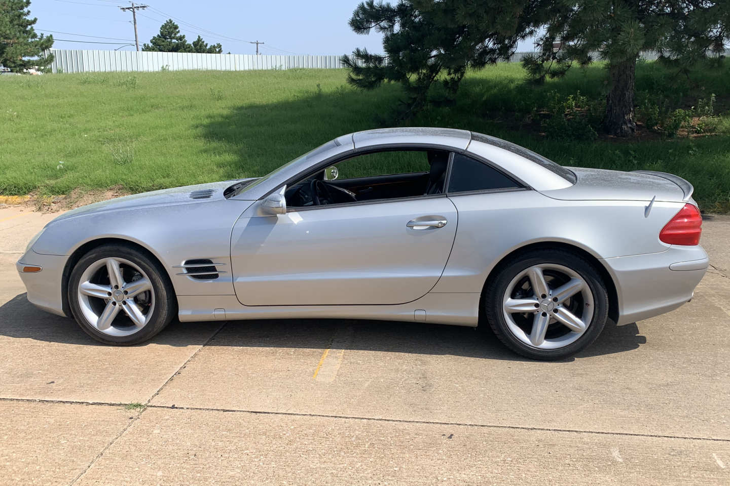 2nd Image of a 2005 MERCEDES-BENZ SL500