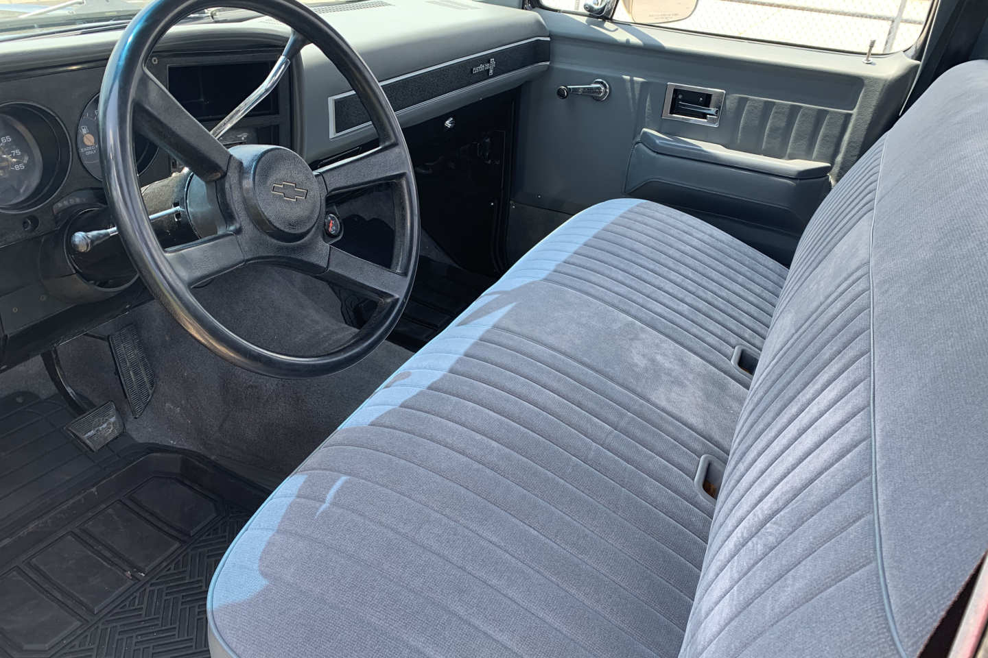 2nd Image of a 1983 CHEVROLET C10