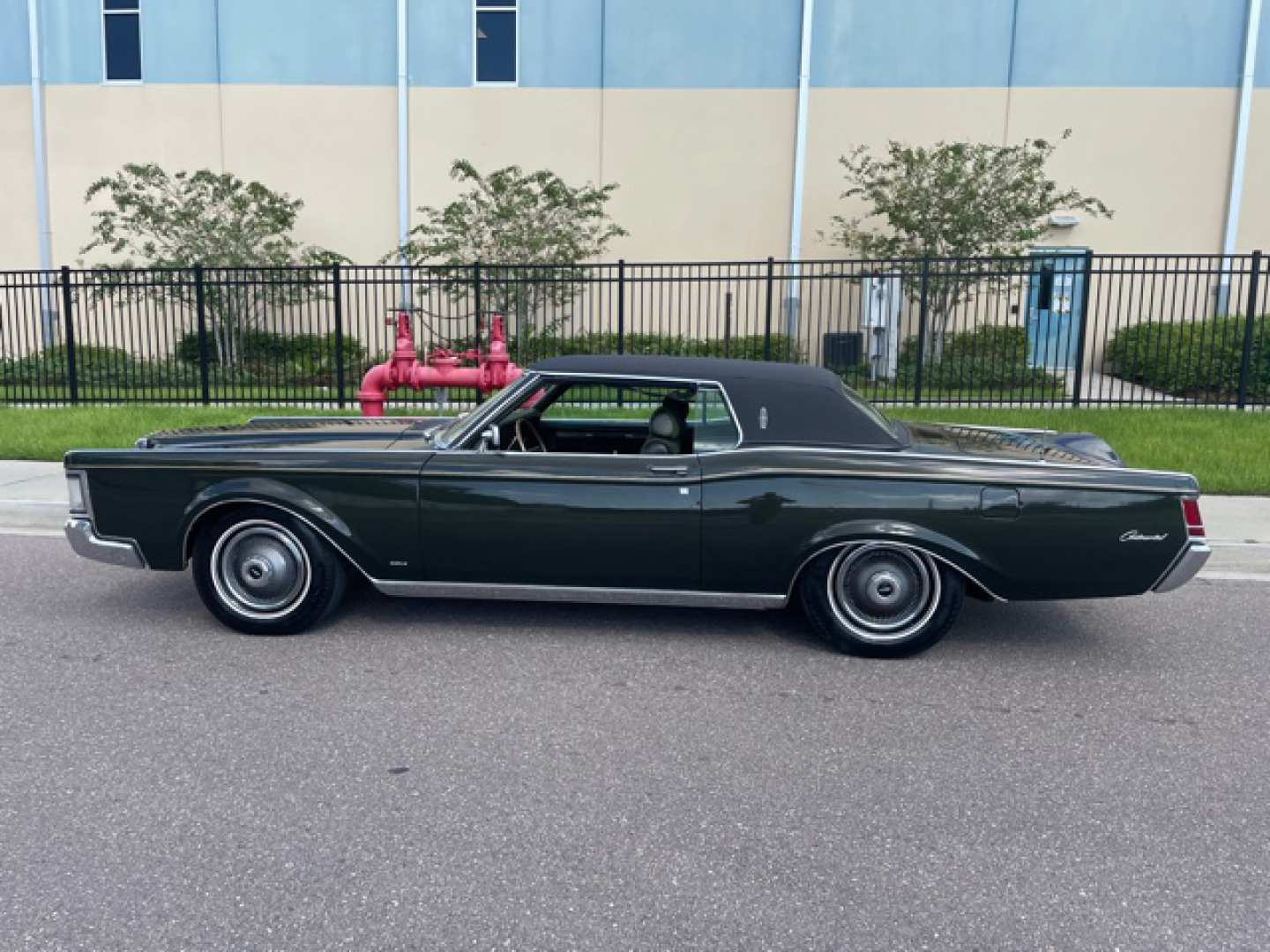 2nd Image of a 1969 LINCOLN MARK III