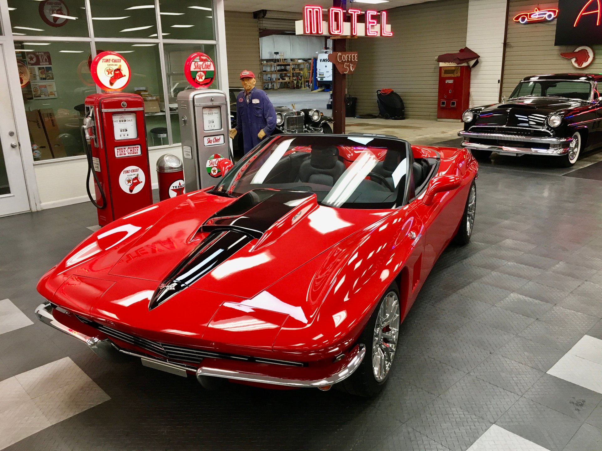 2nd Image of a 2013 CHEVROLET CORVETTE