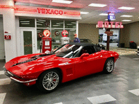 Image 33 of 35 of a 2013 CHEVROLET CORVETTE